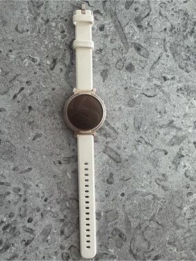 GARMIN LILY 2 Smartwatch - White Band with Rose Gold Case